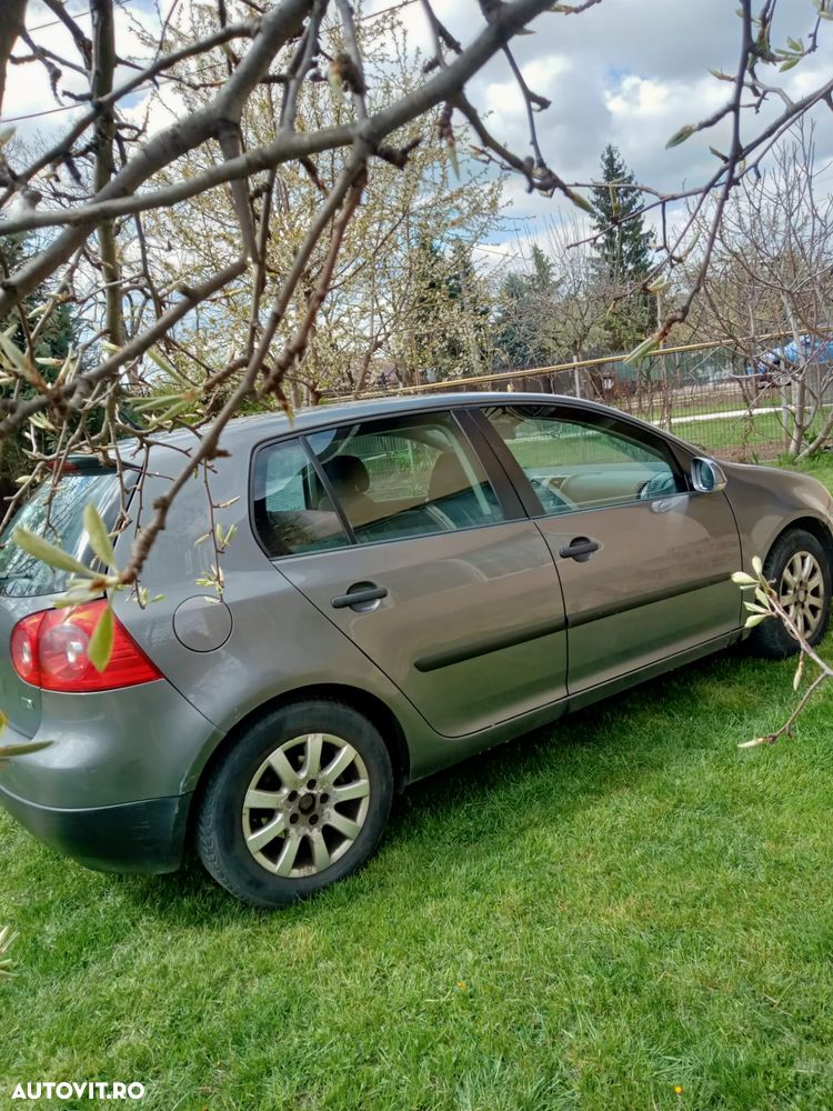 Volkswagen Golf 1.6 TDI DPF Comfortline - 5