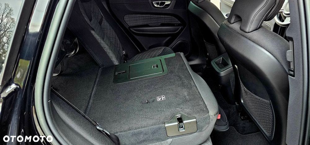 Volvo XC 60 B4 D Momentum Pro - 14