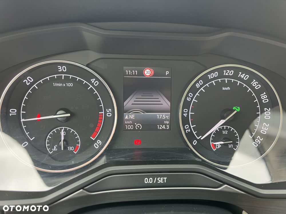 Skoda Superb 2.0 TDI DSG Premium Edition - 22