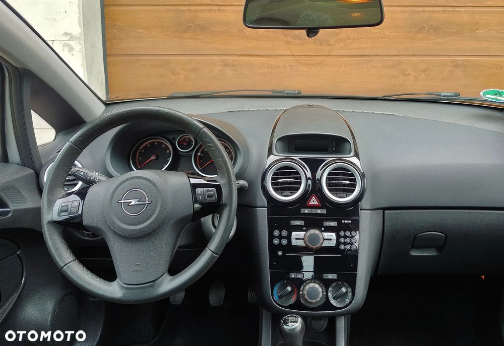 Opel Corsa 1.4 16V Cosmo - 7