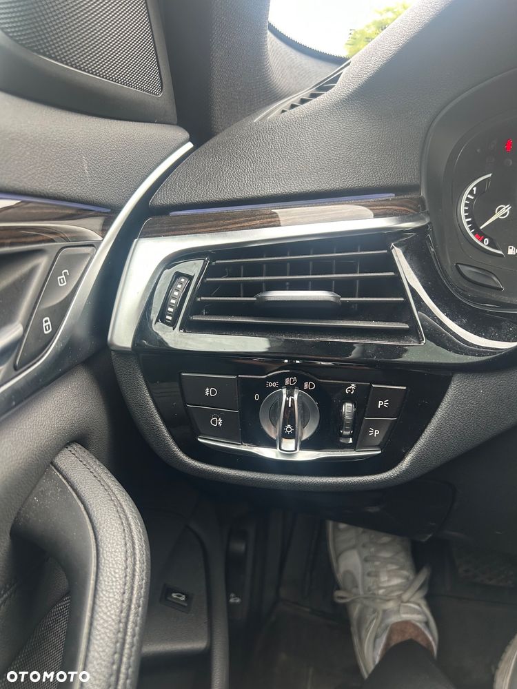 BMW Seria 5 530i xDrive Sport Line - 24