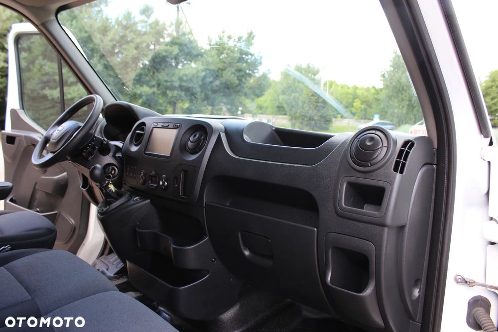 Nissan NV400 - 21