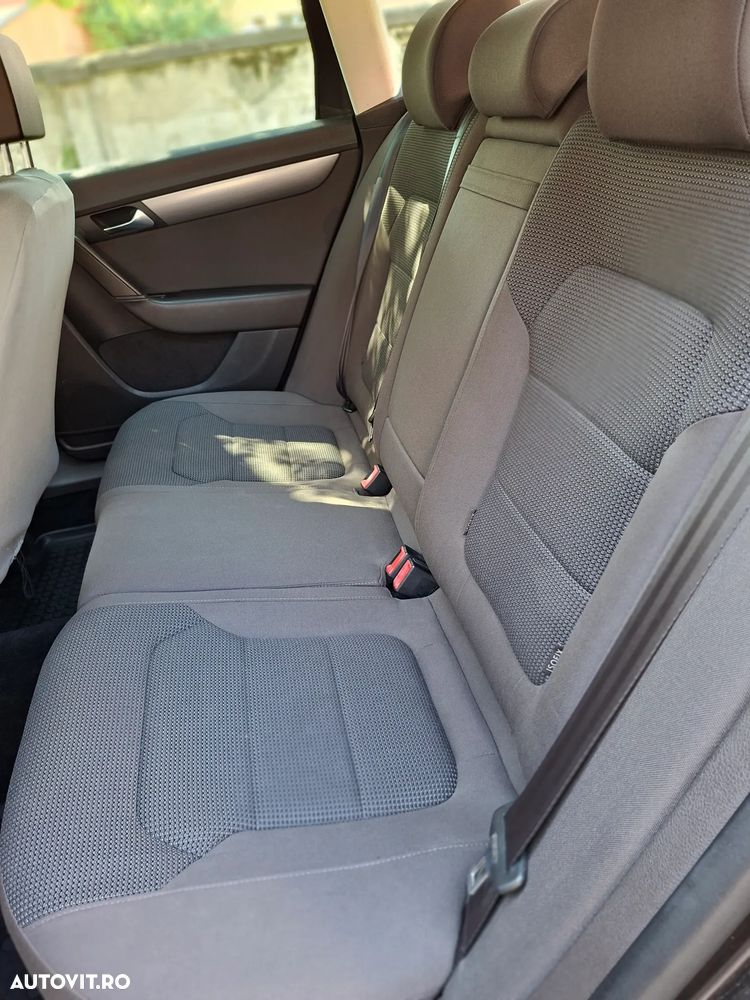 Volkswagen Passat 2.0 TDI Blue TDI Comfortline - 16
