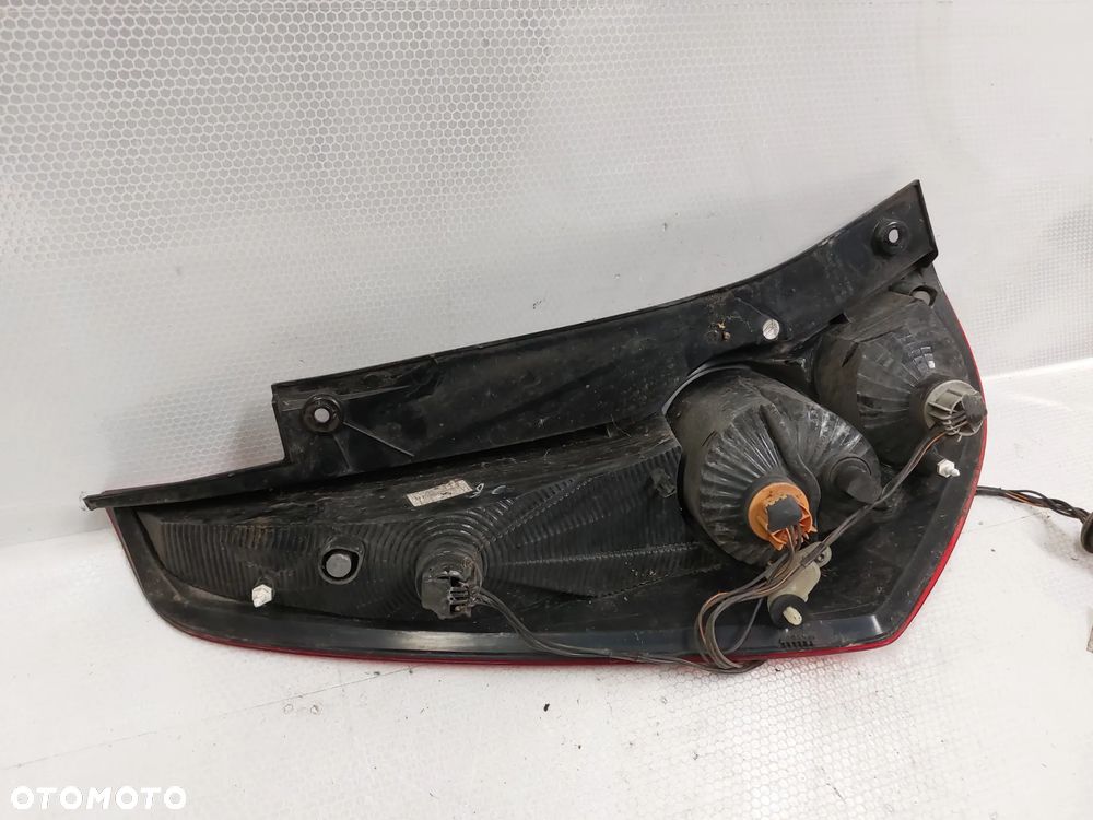 .  LAMPA TYL TYLNA PRAWA SUZUKI SPLASH - 4