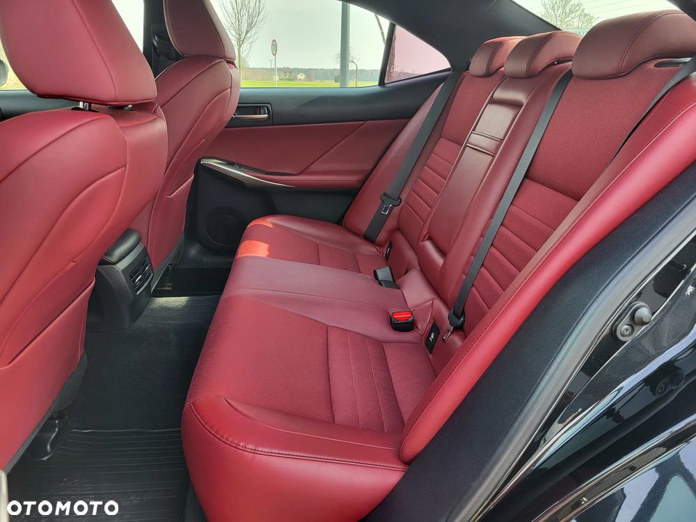 Lexus IS 200t / 300 F Sport - 17