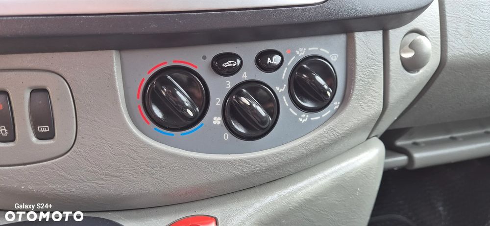 Opel Vivaro - 35