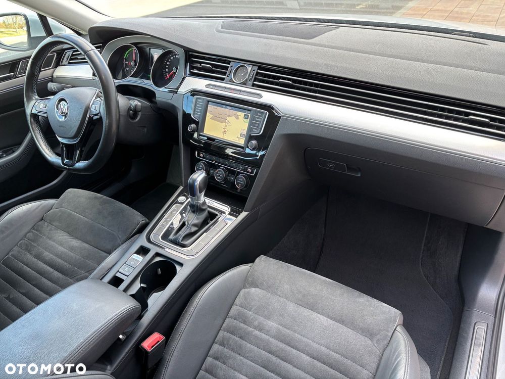 Volkswagen Passat - 32