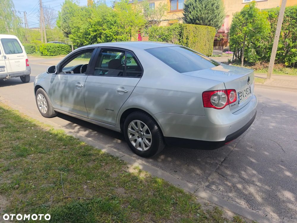 Volkswagen Jetta 1.6 United - 3