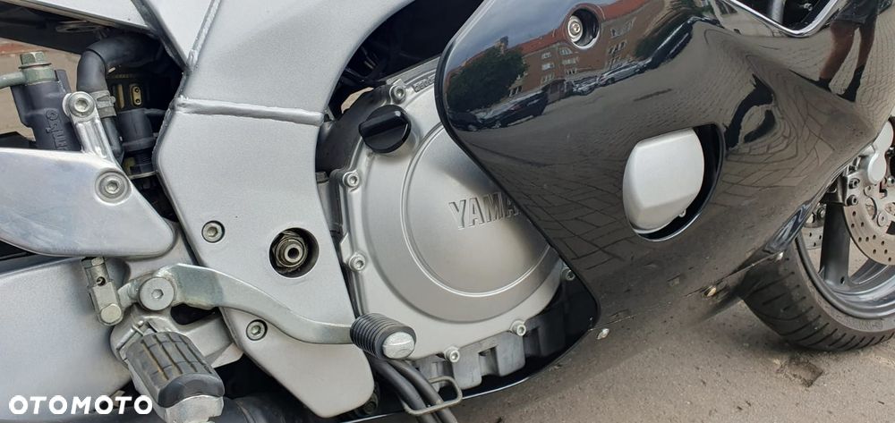 Yamaha FZR - 26
