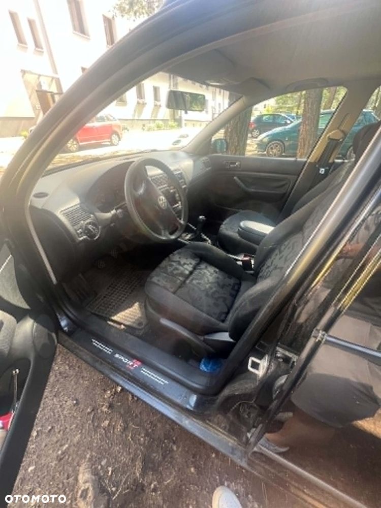 Volkswagen Golf - 2