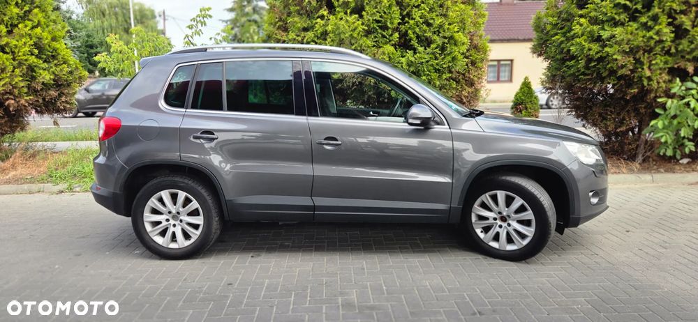 Volkswagen Tiguan 2.0 TDI DPF BlueMotion Technology Exclusive - 17