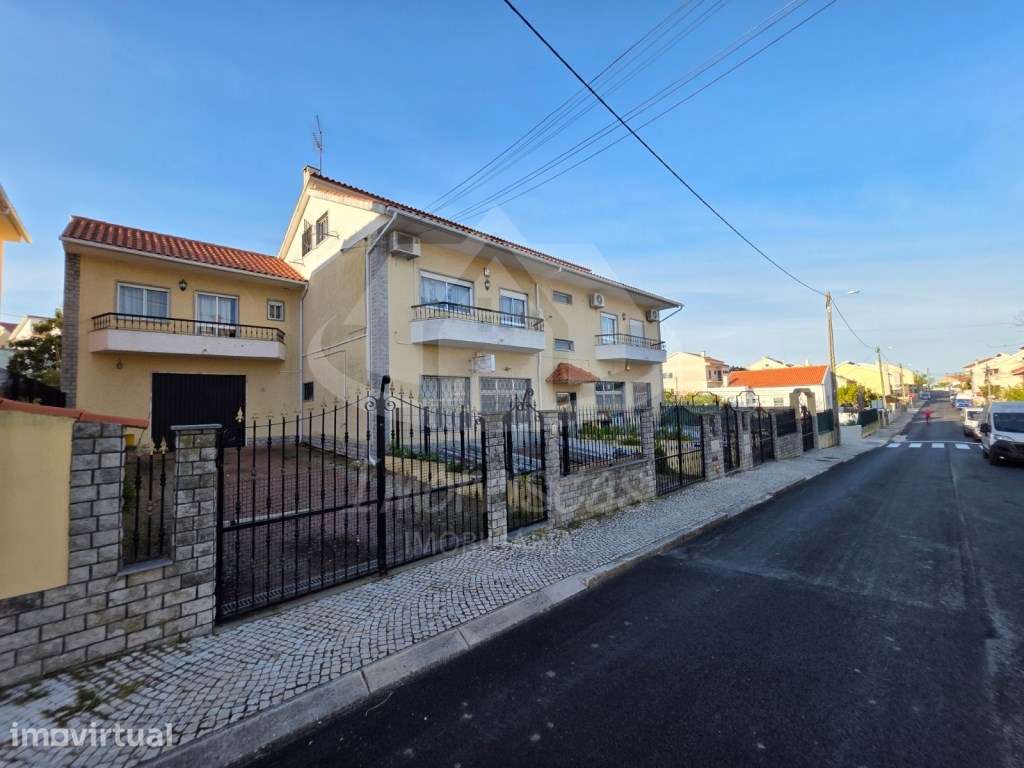 Prédio composto por 7 frações na Portela da Azóia, Santa Iria de Azóia - Grande imagem: 4/12