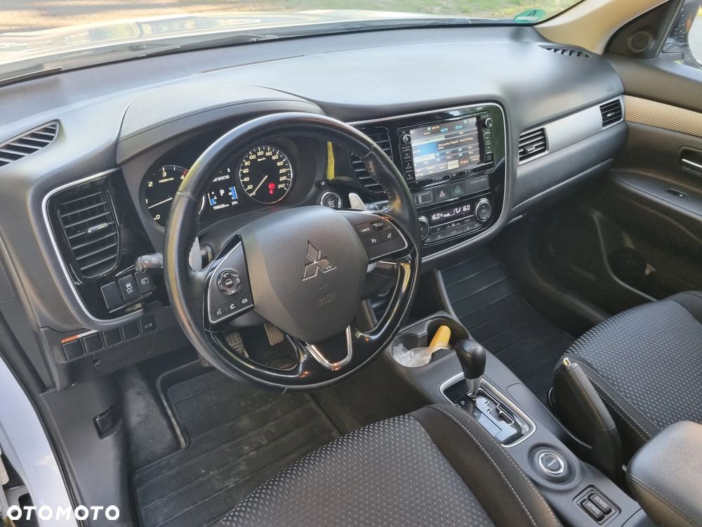Mitsubishi Outlander 2.2 DI-D 4WD Automatik SUV-Star+ - 12