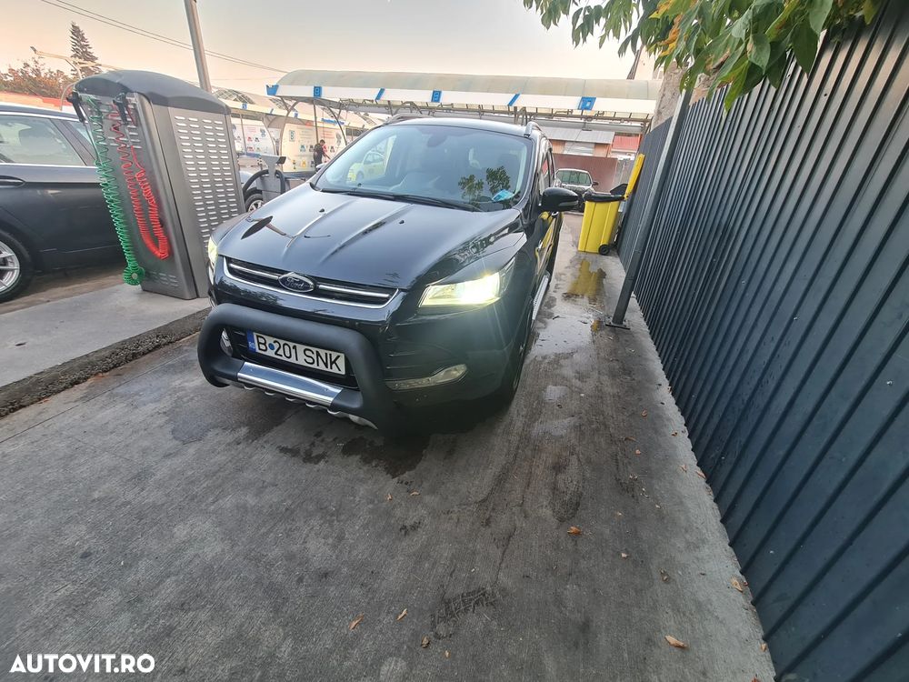 Ford Kuga 2.0 TDCi Powershift 4WD Titanium - 4