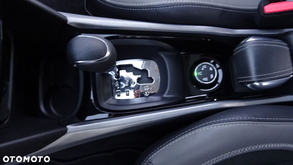 Peugeot 2008 1.2 Pure Tech GPF Allure S&S EAT6 - 16