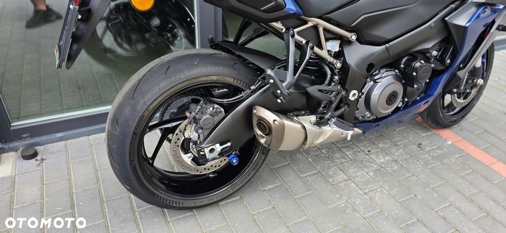 Suzuki GSX - 19