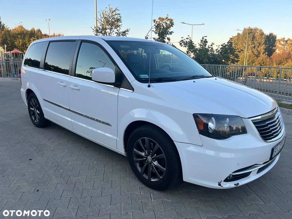 Chrysler Town & Country - 5