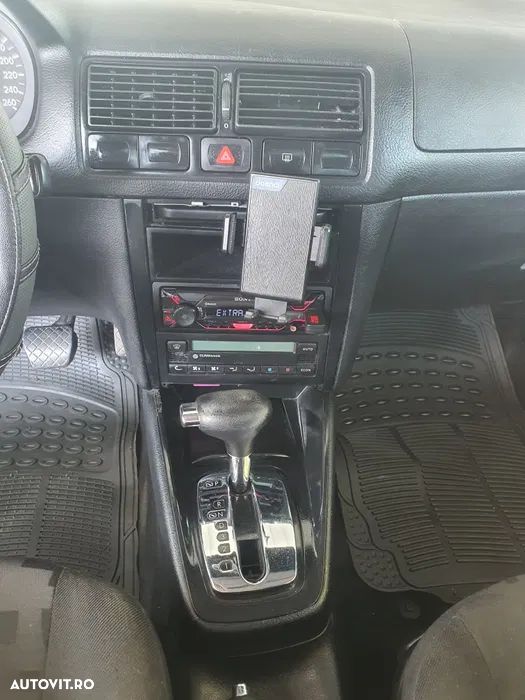 Volkswagen Golf - 6