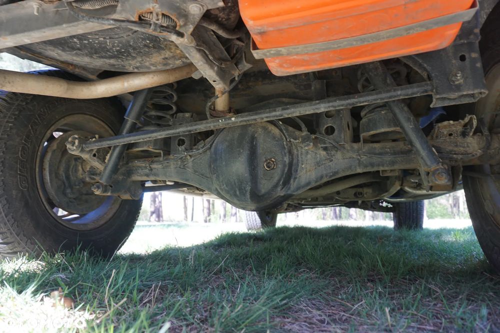 Nissan Terrano 2.4 SR - 12