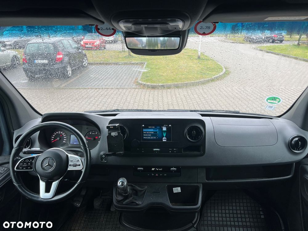 Mercedes-Benz Sprinter - 11