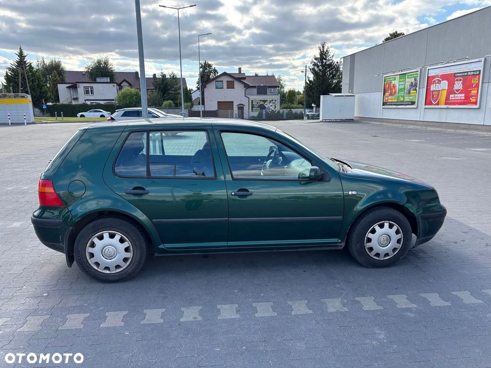 Volkswagen Golf - 6