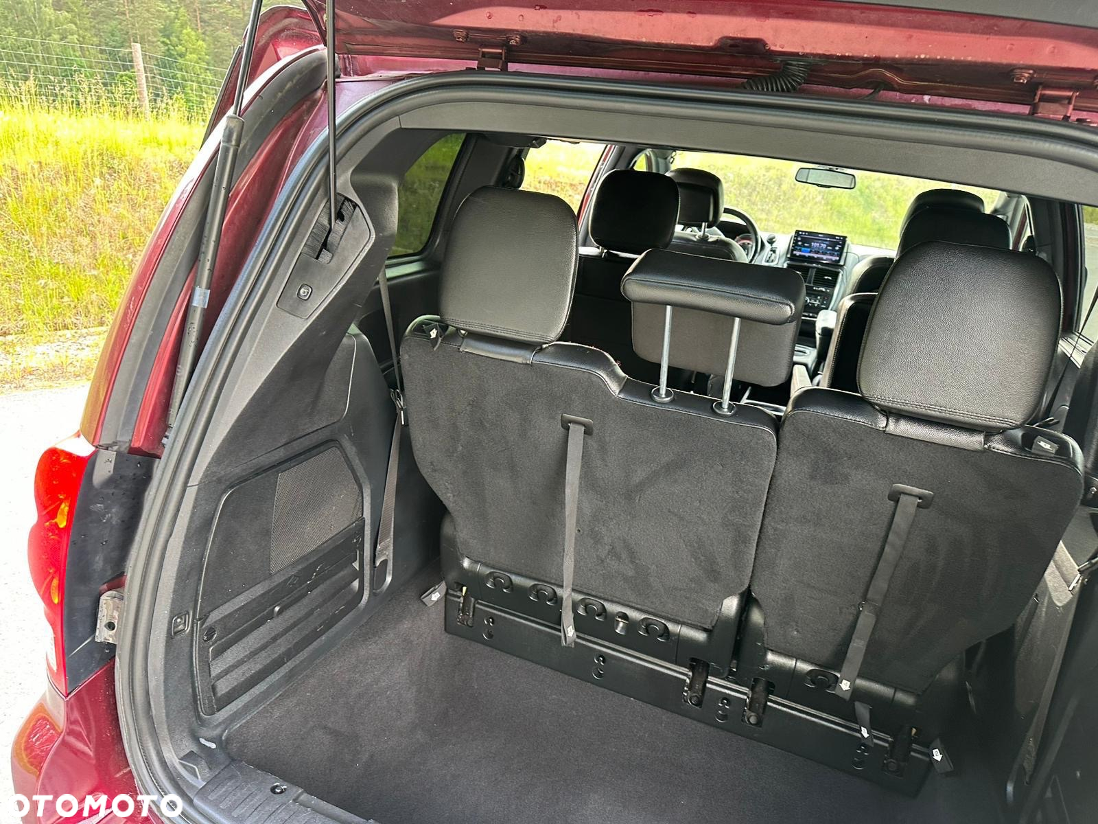 Dodge Grand Caravan - 21