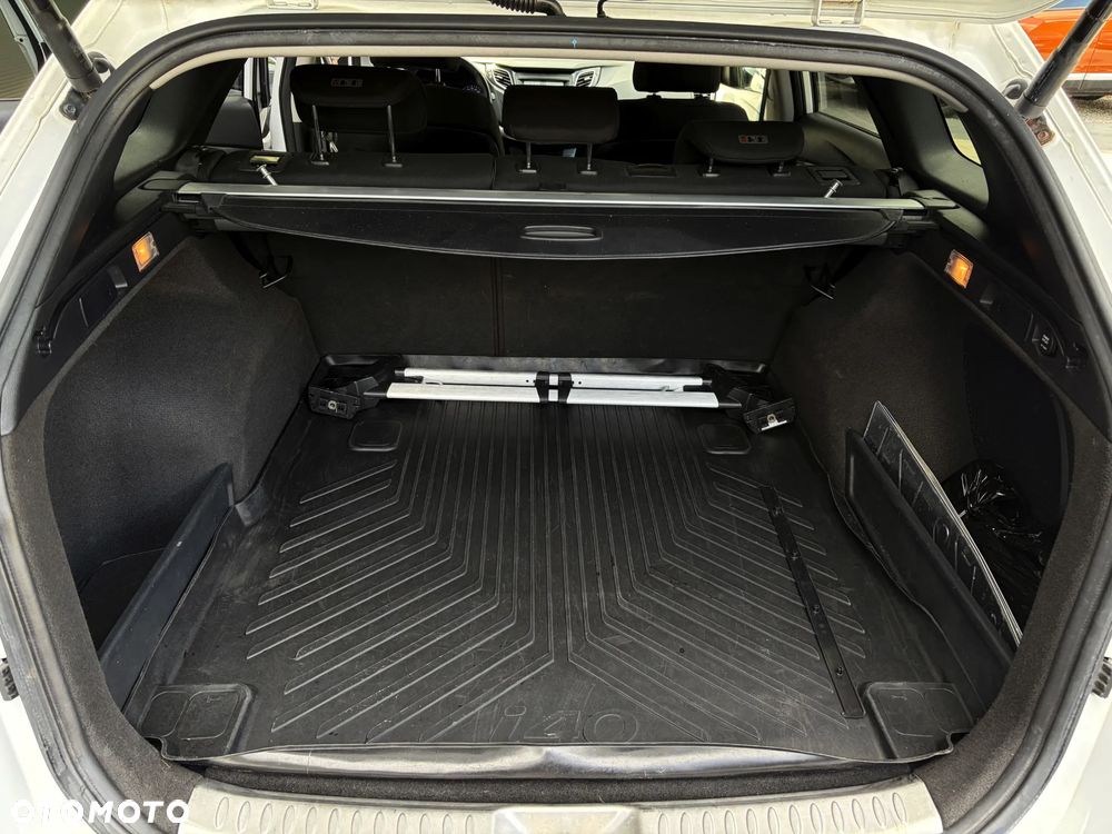 Hyundai i40 Kombi 1.7 CRDi DCT Premium - 37