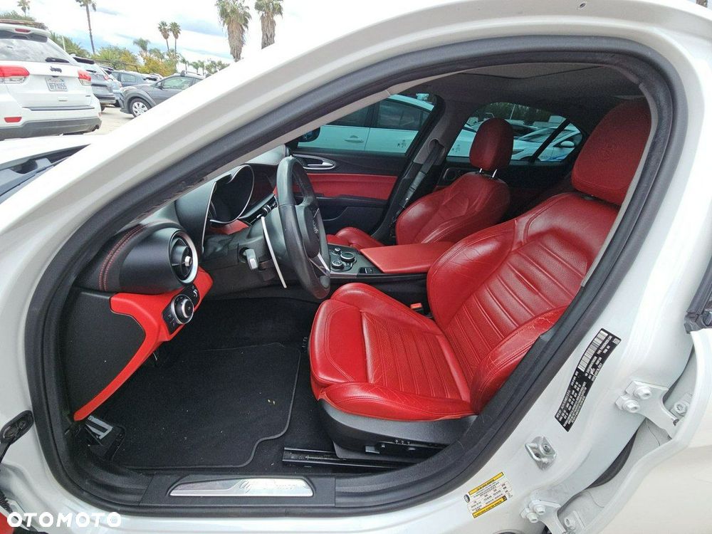 Alfa Romeo Giulia - 7