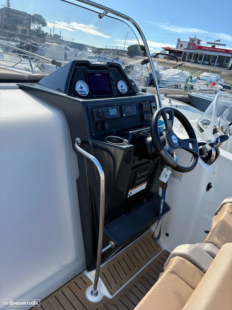 Quicksilver Activ 755 Sundeck - 14