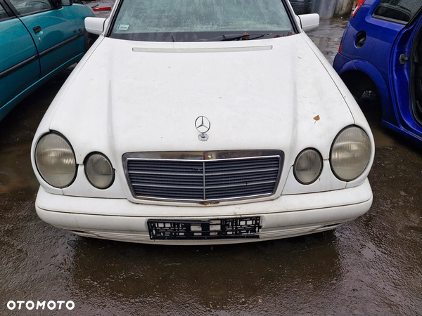 Maska zderzak błotnik lampy pas przód kpl MERCEDES E 200 W210