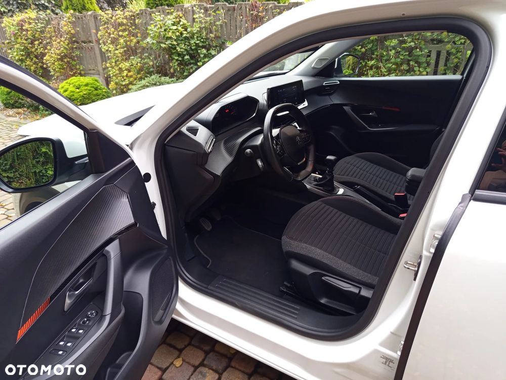 Peugeot 2008 BlueHDi 100 STOP & START Signature - 13