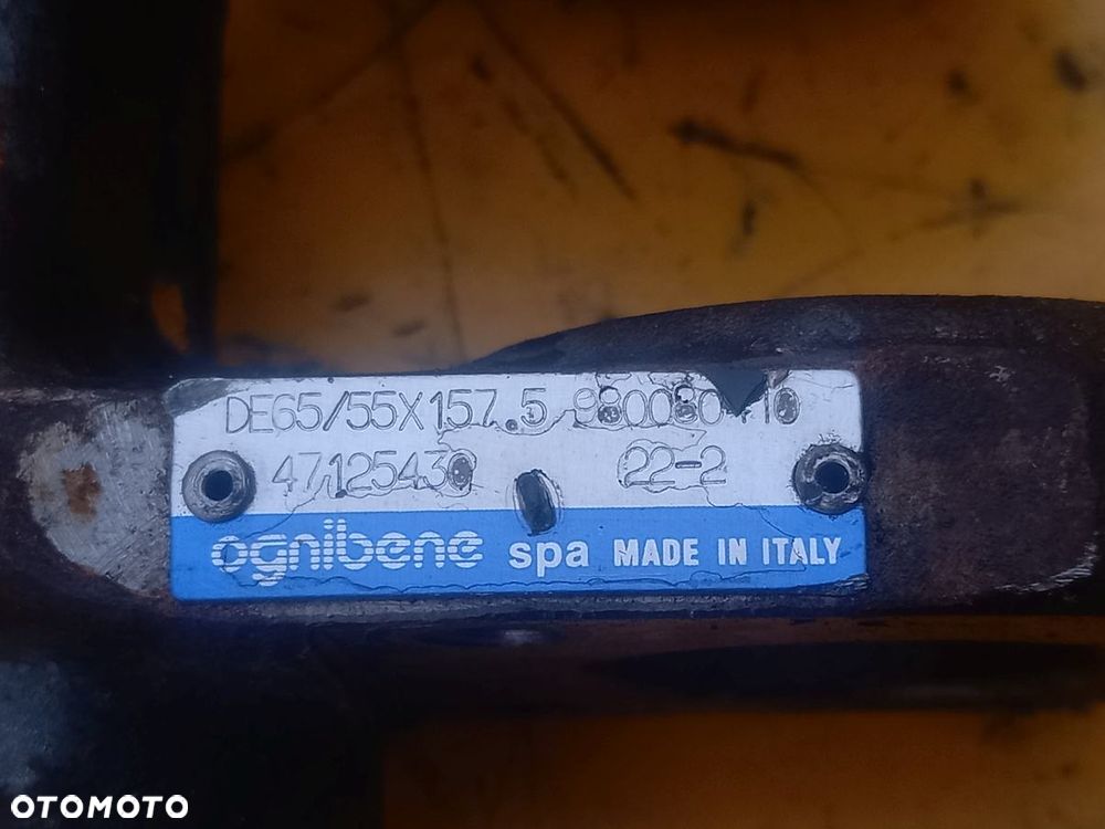Siłownik amortyzacji przedniej osi Case MXM155 - 2