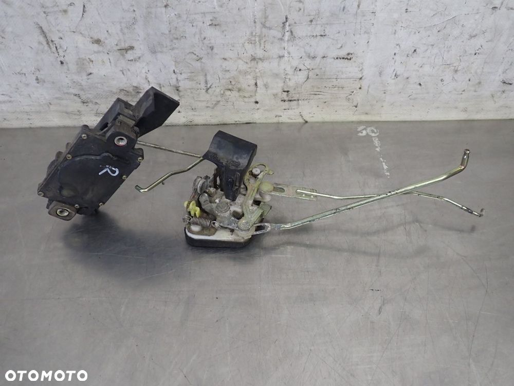 ZAMEK PRAWY PRZÓD DRZWI HYUNDAI COUPE I LIFT 1.6 95758-27000 - 1