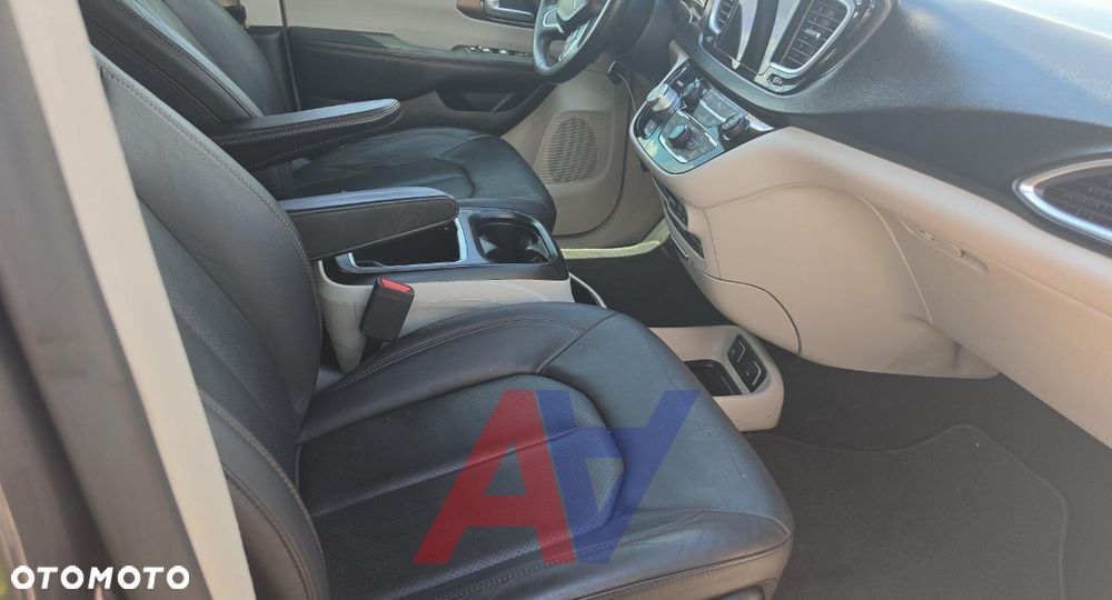 Chrysler Pacifica - 13