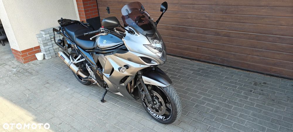 Suzuki GSX - 17