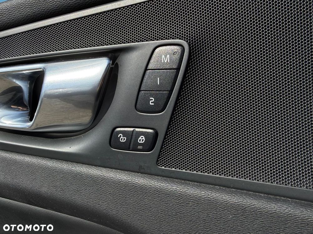 Volvo XC 60 - 24