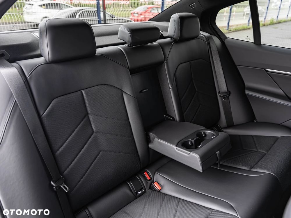 BMW Seria 5 520d xDrive - 26