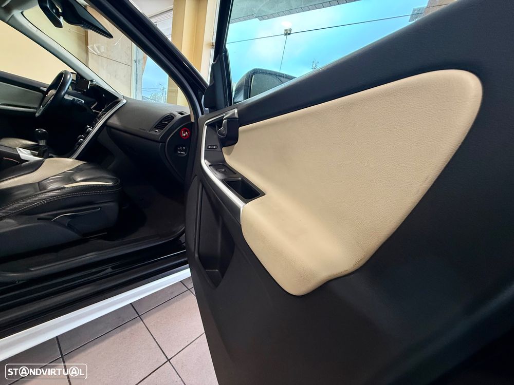 Volvo XC 60 2.0 D3 Drive R-Design - 35