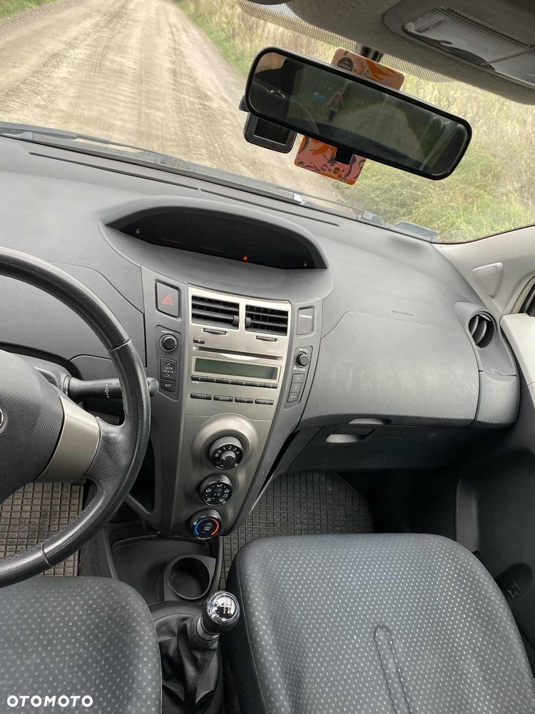 Toyota Yaris - 14