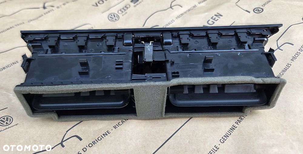 AUDI A5 8T LIFT KRATKA NAWIEWU ŚRODKOWA 8T1820951D JAK NOWA - 2