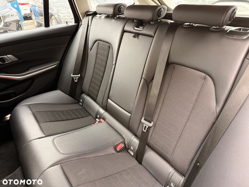 BMW Seria 3 320d xDrive Advantage - 29