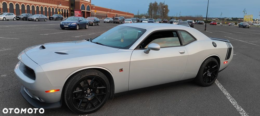 Dodge Challenger - 34