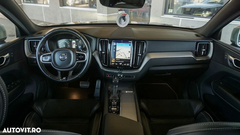 Volvo XC 60 D5 AWD R-Design - 28