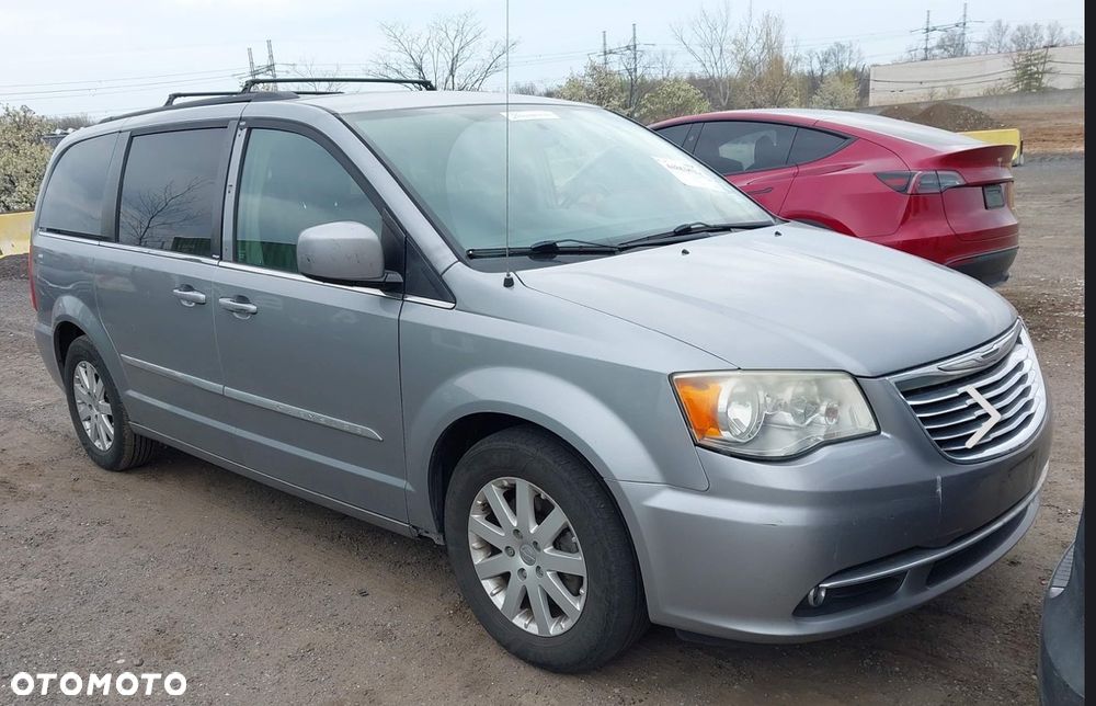 Chrysler Town & Country - 1