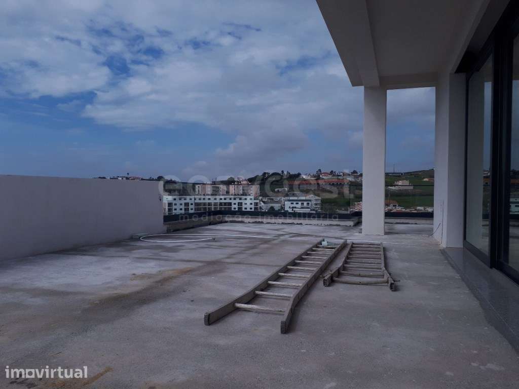 Penthouse Exclusiva na Lourinhã - 4 Quartos, 3 Suítes, Terraço Pano... - Grande imagem: 2/9