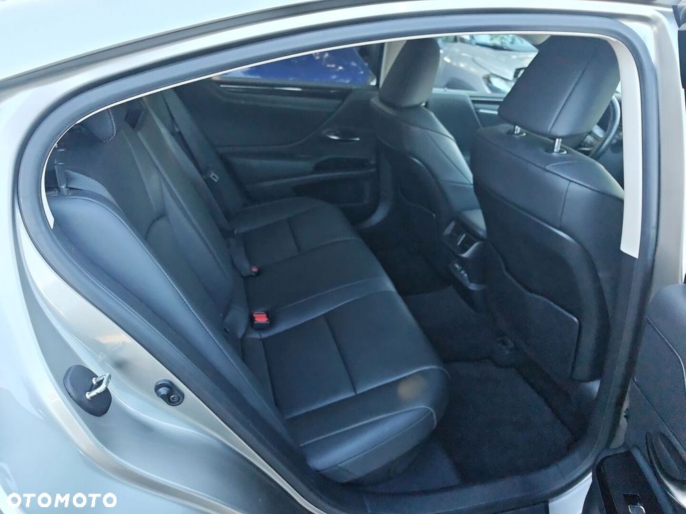 Lexus ES 300h Business Edition - 13