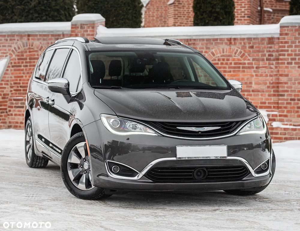 Chrysler Pacifica - 1