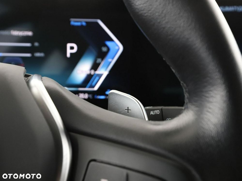 BMW Seria 3 330e PHEV - 36