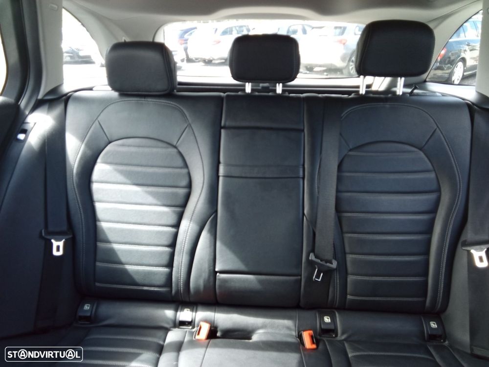 Mercedes-Benz C 300 BlueTEC Hybrid AMG Line - 32