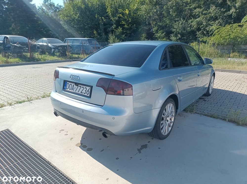 Audi A4 Limousine - 4